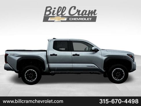 Used 2024 Toyota Tacoma TRD Off-Road AWD/4WD image 18