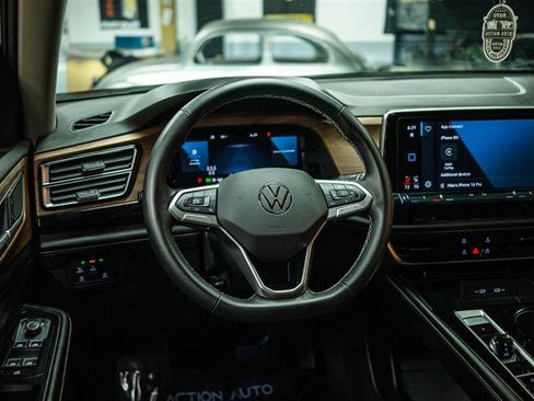 Used 2024 Volkswagen Atlas SE image 18
