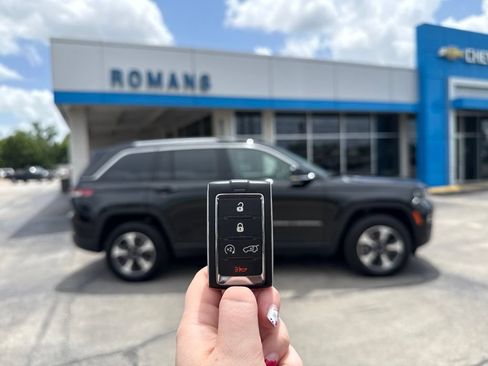 Used 2022 Jeep Grand Cherokee Limited 4xe w/ Luxury Tech Group II AWD/4WD image 24