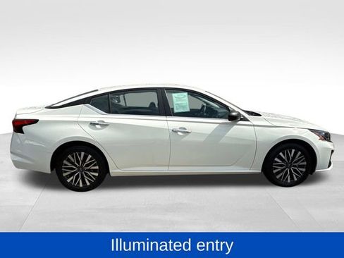 Used 2025 Nissan Altima 2.5 SV image 13