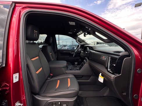 Used 2025 GMC Sierra 1500 AT4 w/ AT4 Premium Package AWD/4WD image 11