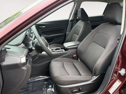 Used 2024 Nissan Altima 2.5 SV FWD image 8
