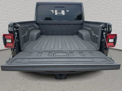 Used 2024 Jeep Gladiator Rubicon AWD/4WD image 13