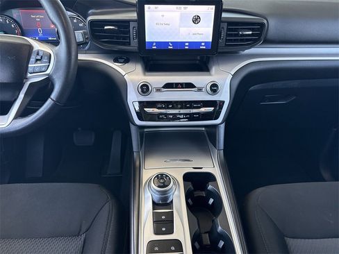 Used 2024 Ford Explorer XLT image 15