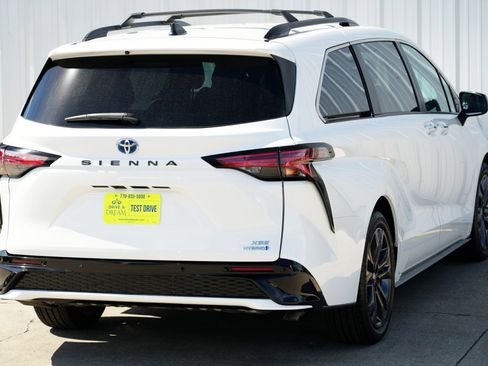 Used 2024 Toyota Sienna XSE image 53