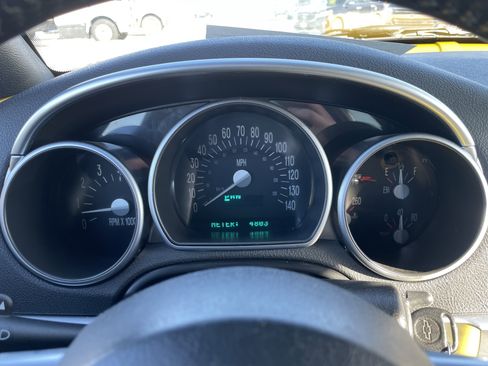 Used 2003 Chevrolet SSR w/ Preferred Equipment Group image 17