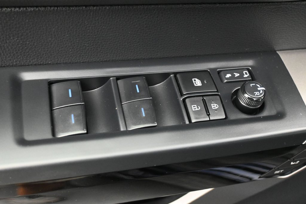 Used 2023 Toyota Tundra Limited w/ Power Package RWD image 4