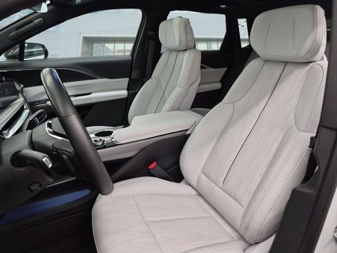 Certified 2024 Cadillac Lyriq Luxury AWD/4WD image 8
