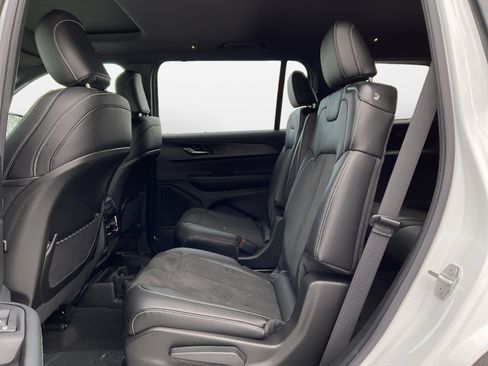 New 2025 Jeep Grand Cherokee L Altitude image 13