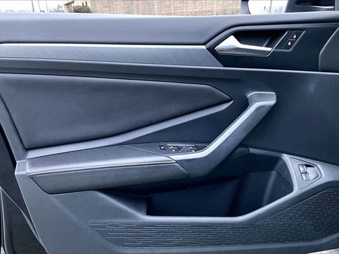 Used 2024 Volkswagen Jetta SE image 24