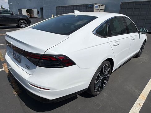 Used 2025 Honda Accord Touring image 2
