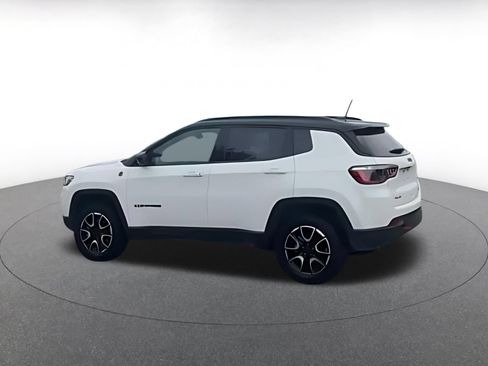 Used 2025 Jeep Compass Trailhawk AWD/4WD image 15