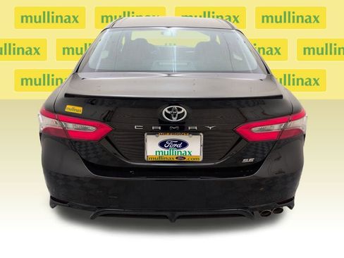 Used 2018 Toyota Camry SE image 32