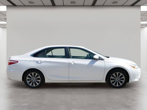 Used 2015 Toyota Camry XLE w/ Moonroof Package FWD image 6
