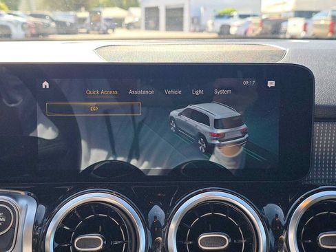 Used 2022 Mercedes-Benz GLB 250 image 27