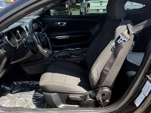 Used 2016 Ford Mustang Coupe RWD image 10