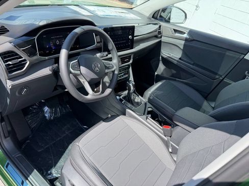 New 2026 Volkswagen Taos SE FWD image 2