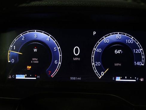 Used 2024 Jeep Grand Cherokee L Limited image 23