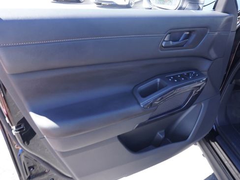 New 2025 Nissan Pathfinder SV image 15