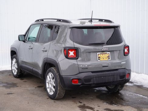 Used 2022 Jeep Renegade Latitude AWD/4WD image 4