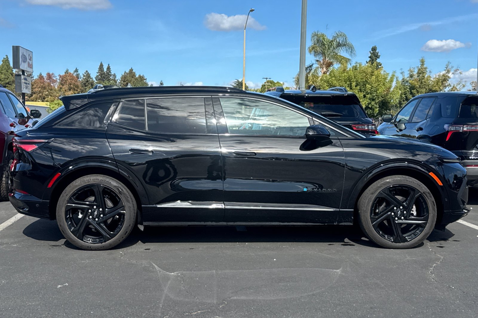 Used 2024 Chevrolet Equinox EV RS FWD image 4