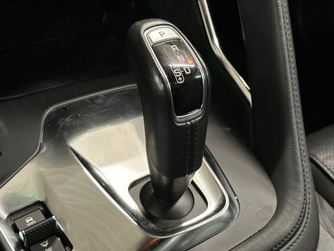 Used 2020 Jaguar E-PACE SE image 24