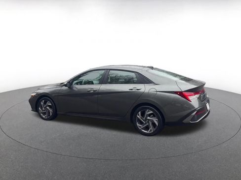 Used 2025 Hyundai Elantra SEL image 10