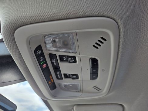 Used 2021 Chevrolet Traverse High Country FWD image 3