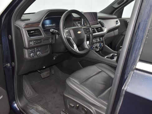 Used 2024 Chevrolet Suburban LT image 12