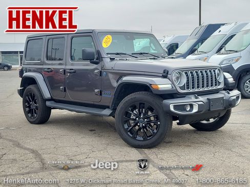 Used 2025 Jeep Wrangler Unlimited Sahara image 1