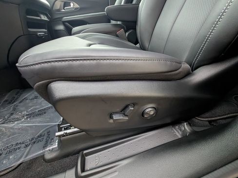 New 2026 Chrysler Pacifica Select image 15