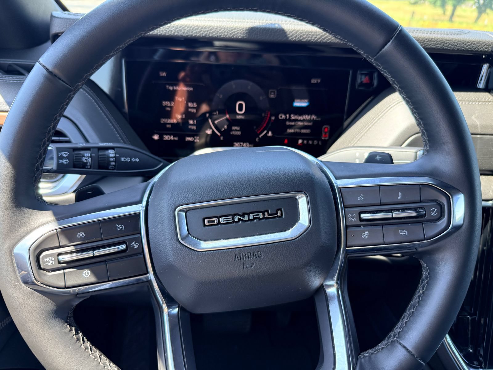 Used 2025 GMC Yukon Denali AWD/4WD image 18
