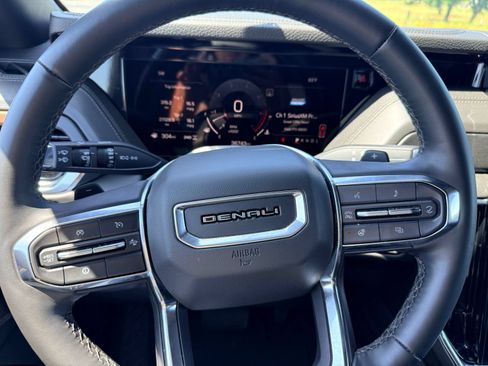 Used 2025 GMC Yukon Denali AWD/4WD image 18