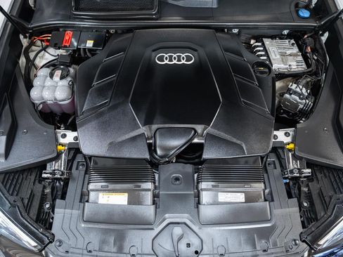 Used 2025 Audi Q8 Premium Plus AWD/4WD image 22