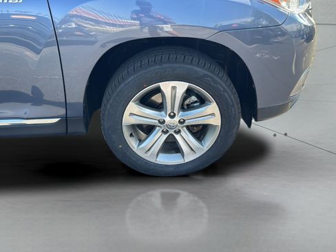 Used 2011 Toyota Highlander Limited w/ Tow Pkg AWD/4WD image 35