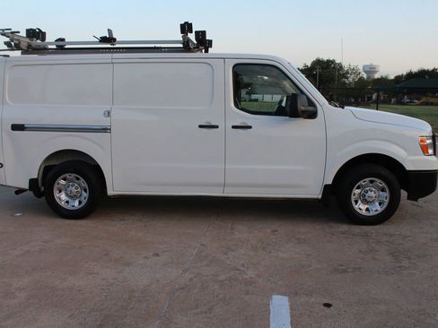 Used 2021 Nissan NV 2500 SV image 7