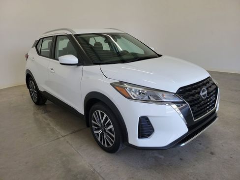 Used 2023 Nissan Kicks SV image 4