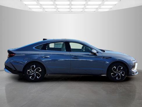 New 2025 Hyundai Sonata SEL image 6