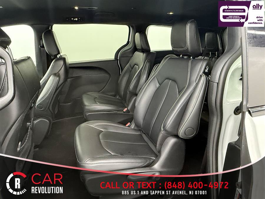Used 2024 Chrysler Pacifica Limited FWD image 33
