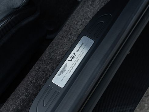 Used 2023 Aston Martin V12 Vantage Roadster RWD image 25