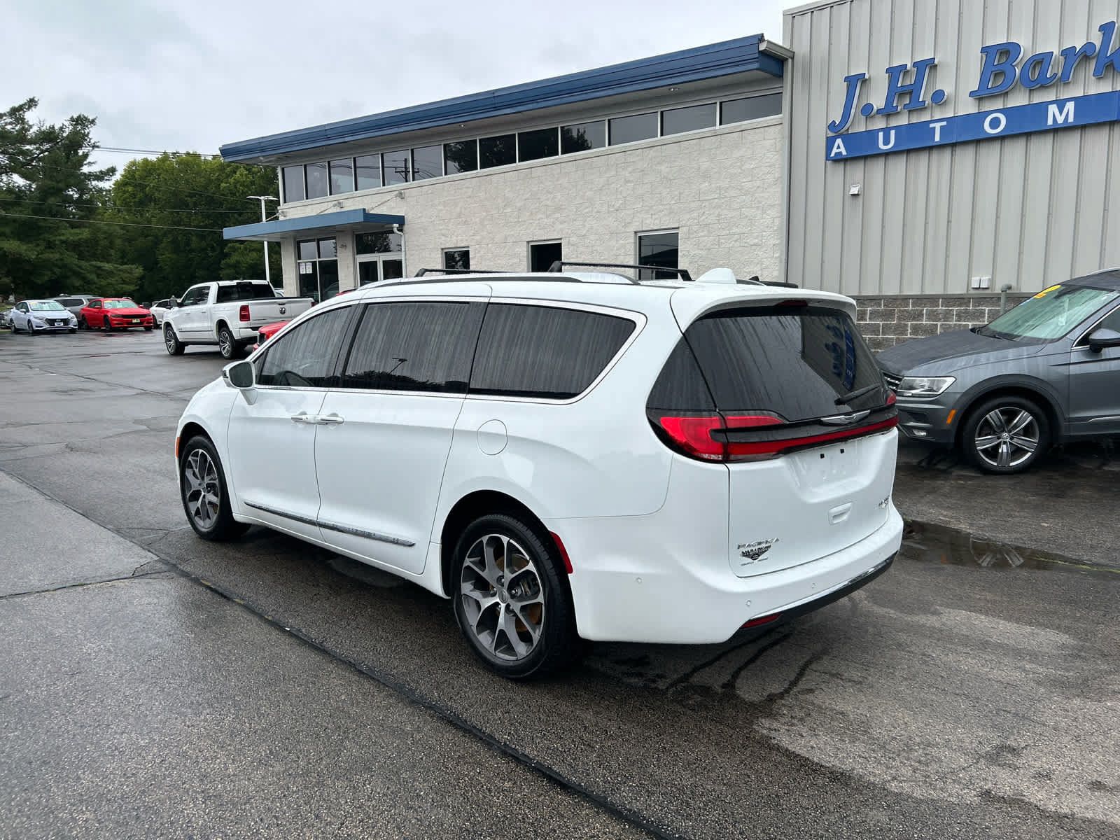 Used 2021 Chrysler Pacifica Limited w/ Premium & Safety Sphere Group AWD/4WD image 7