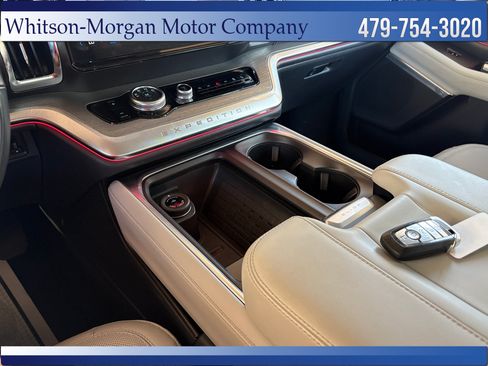 Used 2025 Ford Expedition Platinum w/ Driver's Package AWD/4WD image 34