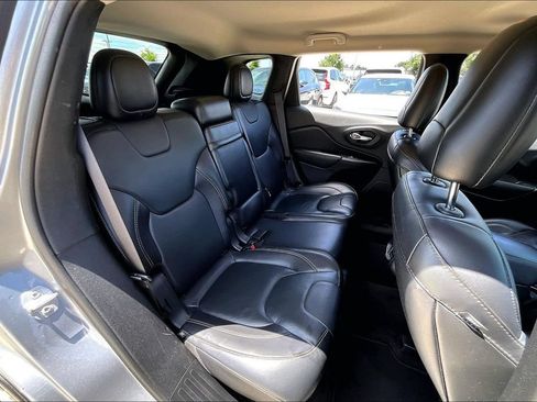 Used 2016 Jeep Cherokee Limited FWD image 34
