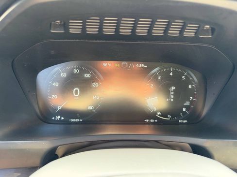 Used 2016 Volvo XC90 T6 Momentum AWD/4WD image 17
