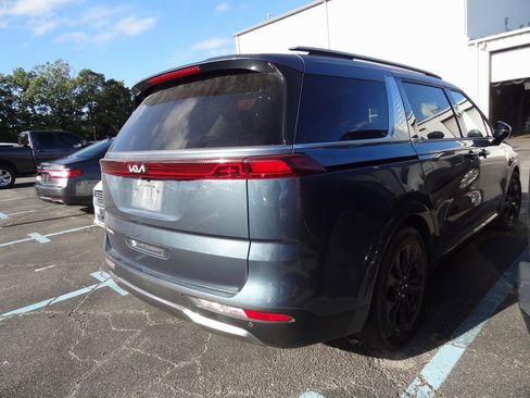 Used 2024 Kia Carnival SX Prestige image 4