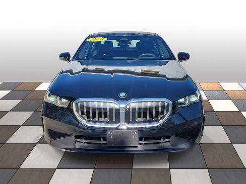 Used 2024 BMW 530i w/ Premium Package image 2