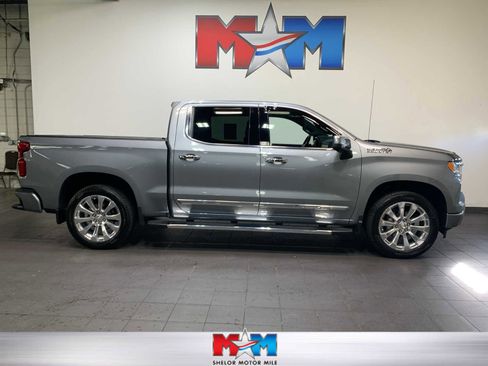 Used 2024 Chevrolet Silverado 1500 High Country w/ High Country Premium Package AWD/4WD image 1