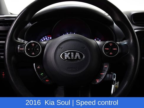 Used 2016 Kia Soul + image 11