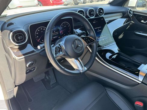 Used 2024 Mercedes-Benz GLC 300 4MATIC image 22