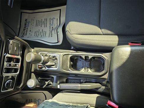 Used 2022 Jeep Gladiator Sport image 27